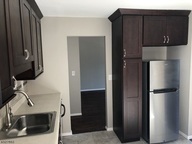 Building Photo - 1023 Charles St