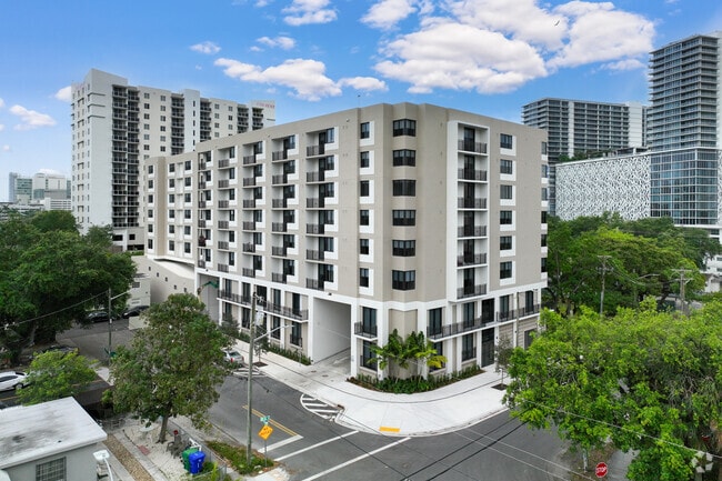 Building Photo - Fifteen