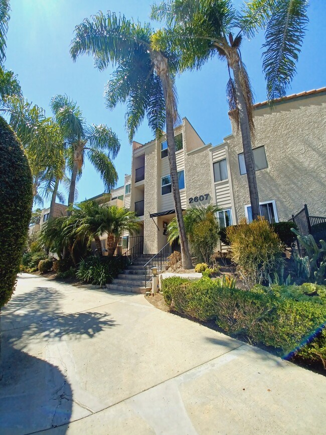 Foto del edificio - 2607 Pirineos Way