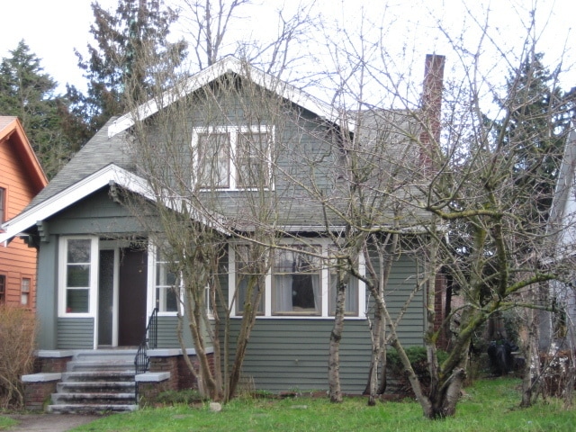 Foto principal - Spacious and bright 7 bedrooms 2.5 baths h...