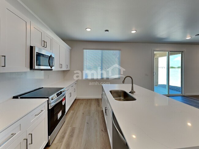 Foto del edificio - 12632 W Adair Dr