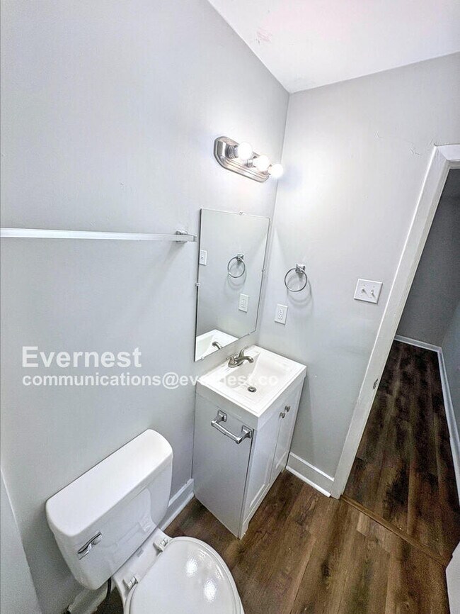 Foto del edificio - 8277 Redwood Dr