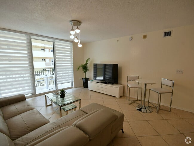 Building Photo - 2017 S Ocean Dr