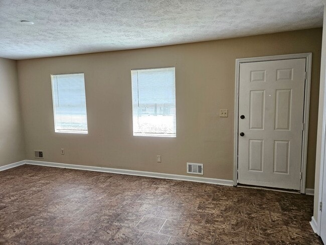 Foto del edificio - Rare 3 bed 2 bath home located in Kennesaw