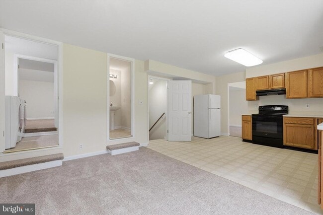 Building Photo - 9530 Hallhurst Rd