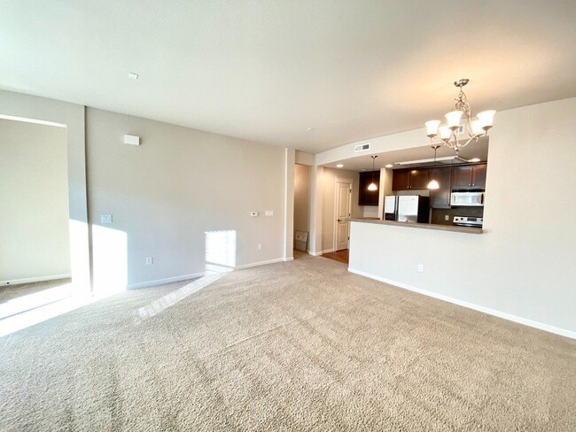 Foto del edificio - 2 Bed Townhome in a West Linn Community wi...