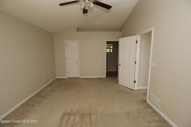 Foto del edificio - 1725 Holbrook Rd NW