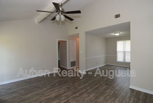 Building Photo - 2317 Hiwatha Dr