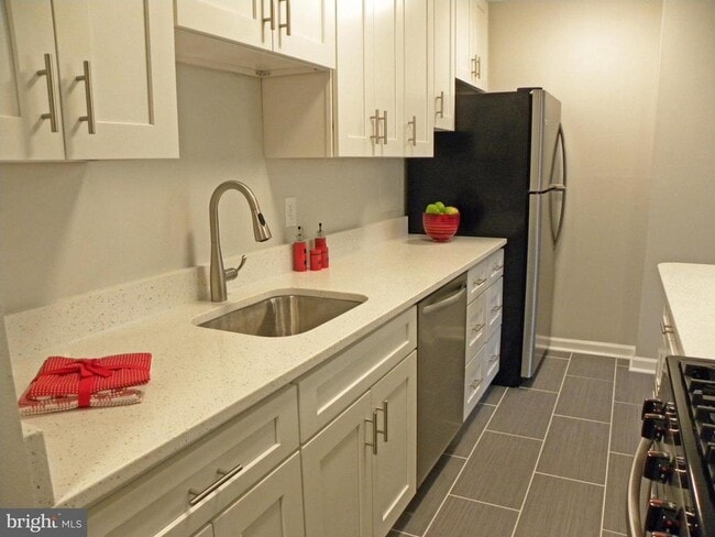 Building Photo - 501 Slaters Ln