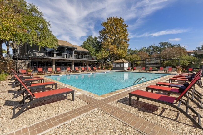 Las Colinas Heights