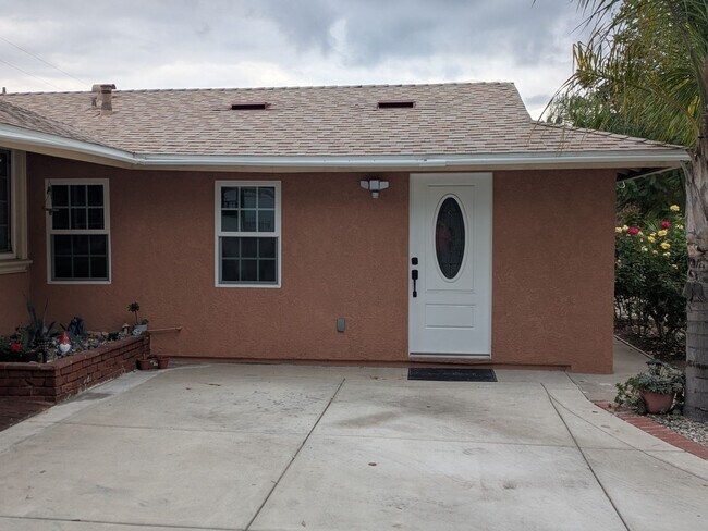 Foto del edificio - Charming 2/1 bath ADU- in an Ideal Location close to down town Claremont!