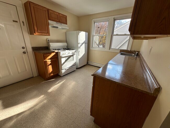 Building Photo - 59 Hine St