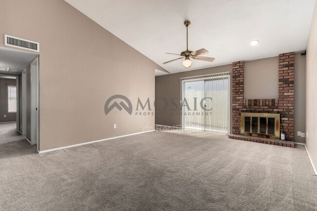Foto del edificio - 3214 N Ash Dr