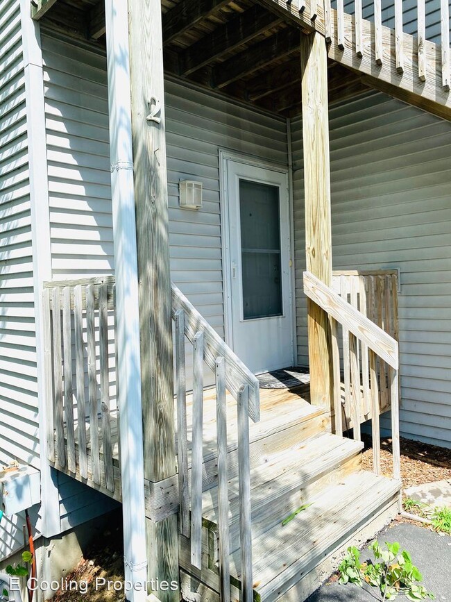 Building Photo - 2 br, 1 bath Apartment - 7250 N Alpine Rd