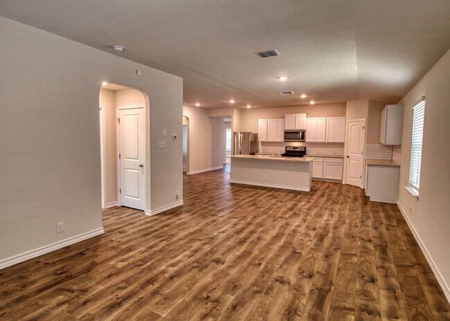 Building Photo - Spacious 4/2 located in Langdon Subdivision
