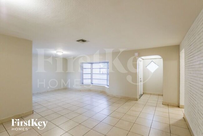 Building Photo - 3911 NW 34th Way