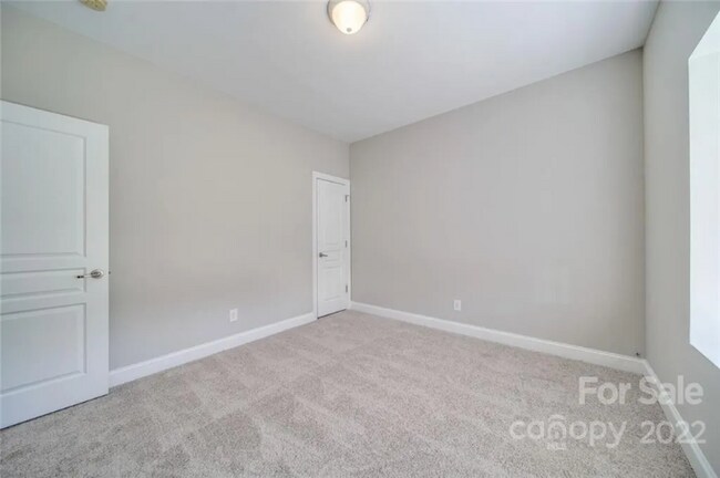 Foto del edificio - 5814 Bradford Lake