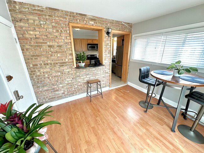 Foto del edificio - 4940 N Mason Ave