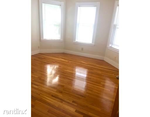 Primary Photo - 10 Pinckney Pl