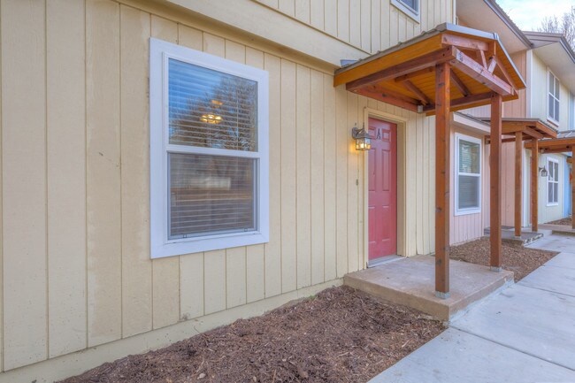 Building Photo - 644 Earthside Dr