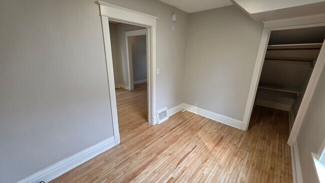 Foto del edificio - 617 E 8th St