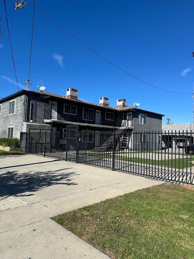 Foto del edificio - 11801 Hart St