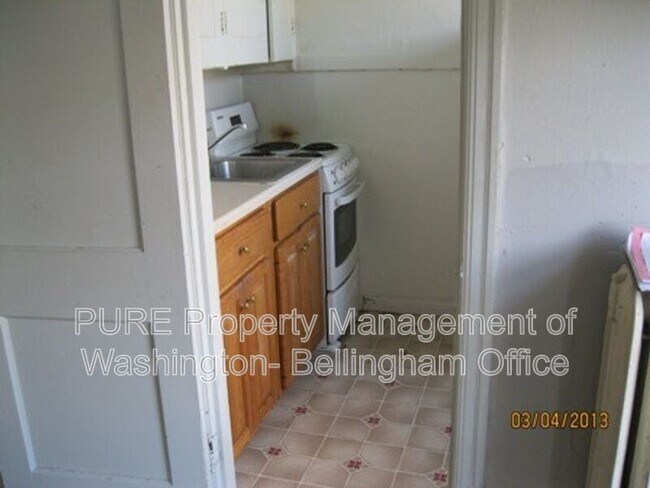 Building Photo - 421 E Maple St