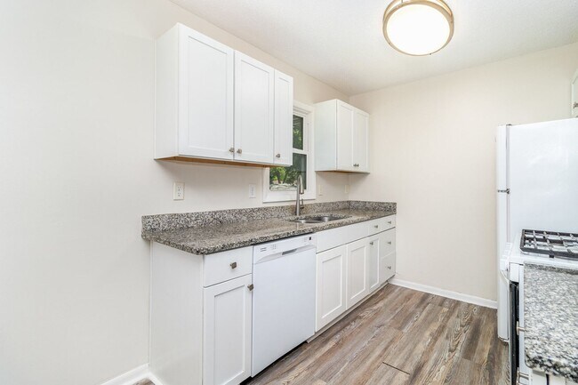 Foto del edificio - Spacious 5bed|2bath Home w/ Large Backyard & Garage