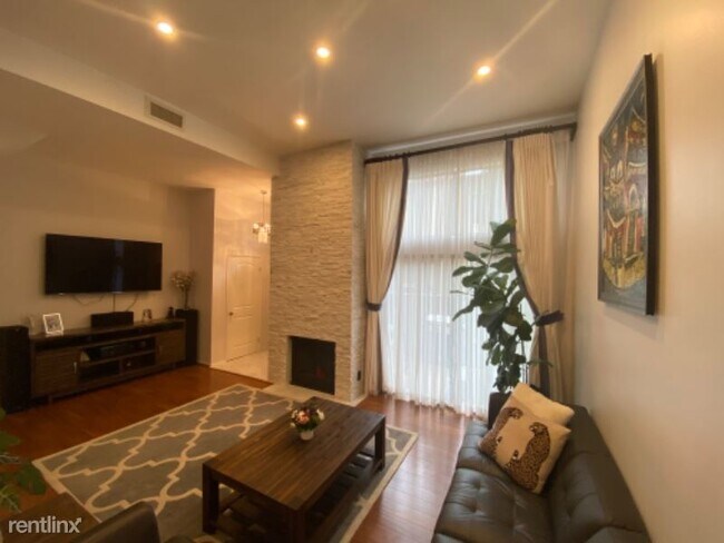 Building Photo - 2 br, 2.5 bath Townhome - 28152 Driver Ave