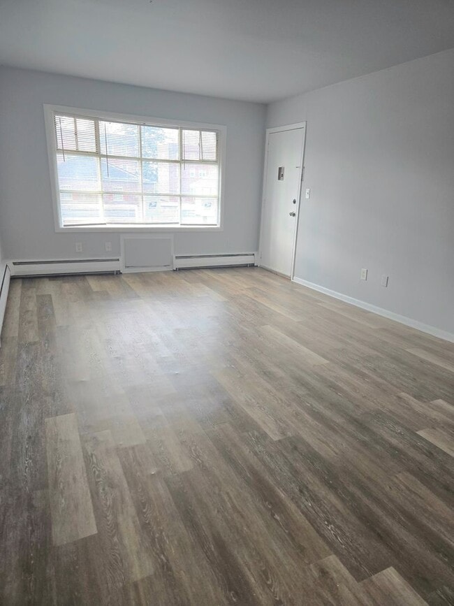 Foto del edificio - Large 2 bedroom, 1 bathroom