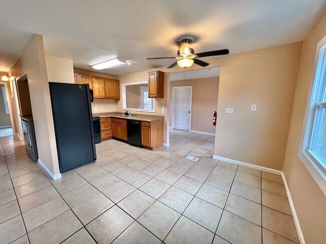 Foto del edificio - Move in special, free application! Cute Ho...