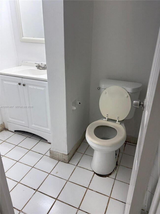 Foto del edificio - 270 NE 142nd St