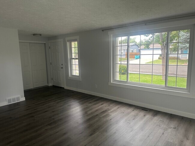 Building Photo - 3524 English Ct