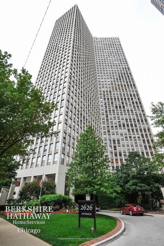 Foto principal - 2626 N Lakeview Avenue