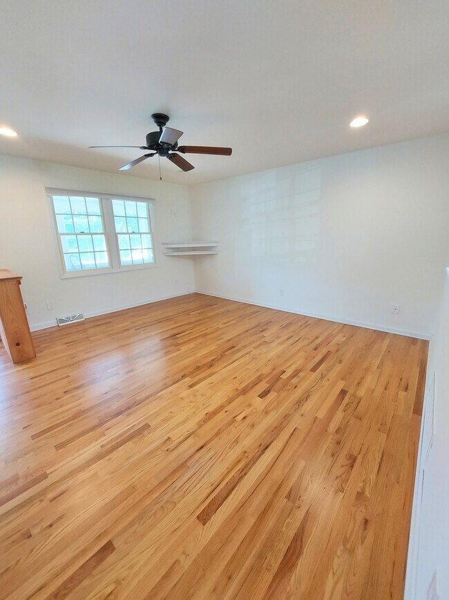 Building Photo - 5 Petrillo Ln