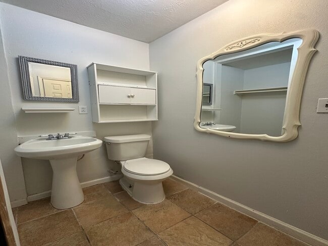 Foto del edificio - 4108 Whirlaway Dr