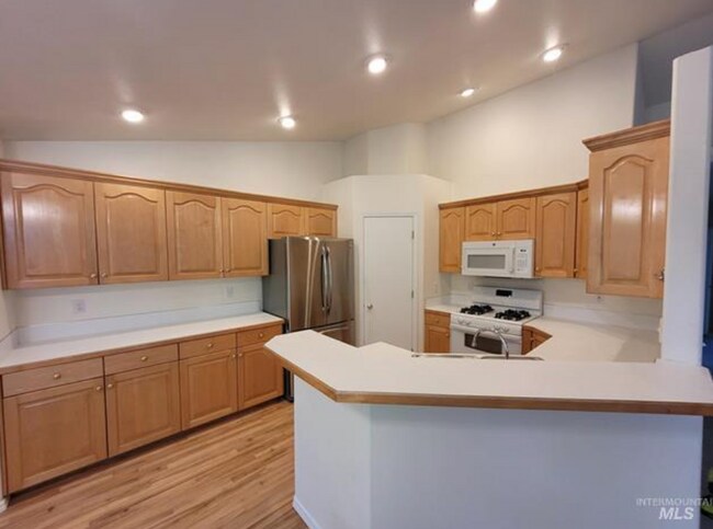 Foto del edificio - Charming 4-Bedroom Home in Eagle - Lawn Care Included!