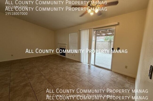 Building Photo - 2277 Oak Ave