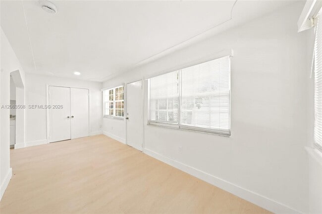 Building Photo - 119 NE 56th St