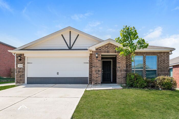 Primary Photo - 2005 Hialeah Dr