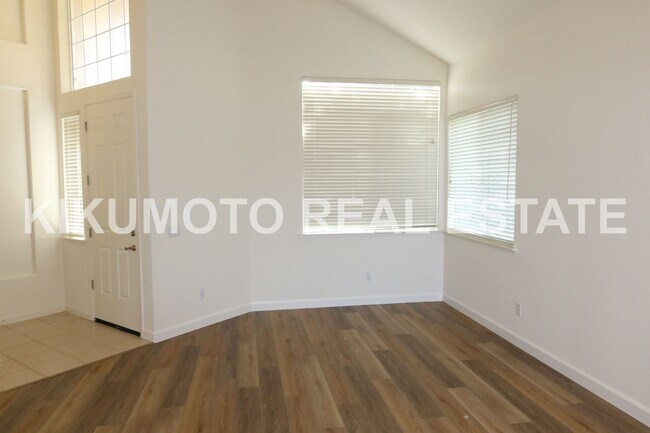 Building Photo - Lakefront 4 bedroom, 3 bath, 3 car  in the Lakeside Community