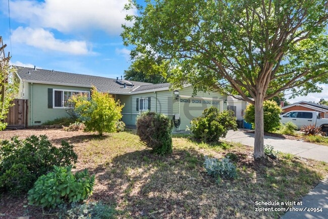 Building Photo - 33125 Basswood Ave