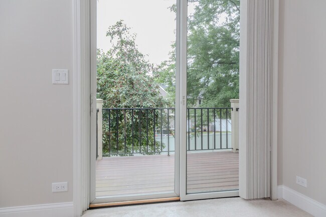 Foto del edificio - 330 Ashford Cir