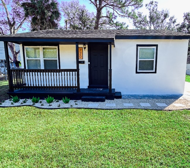 Photo - 720 East Harbor Dr S House