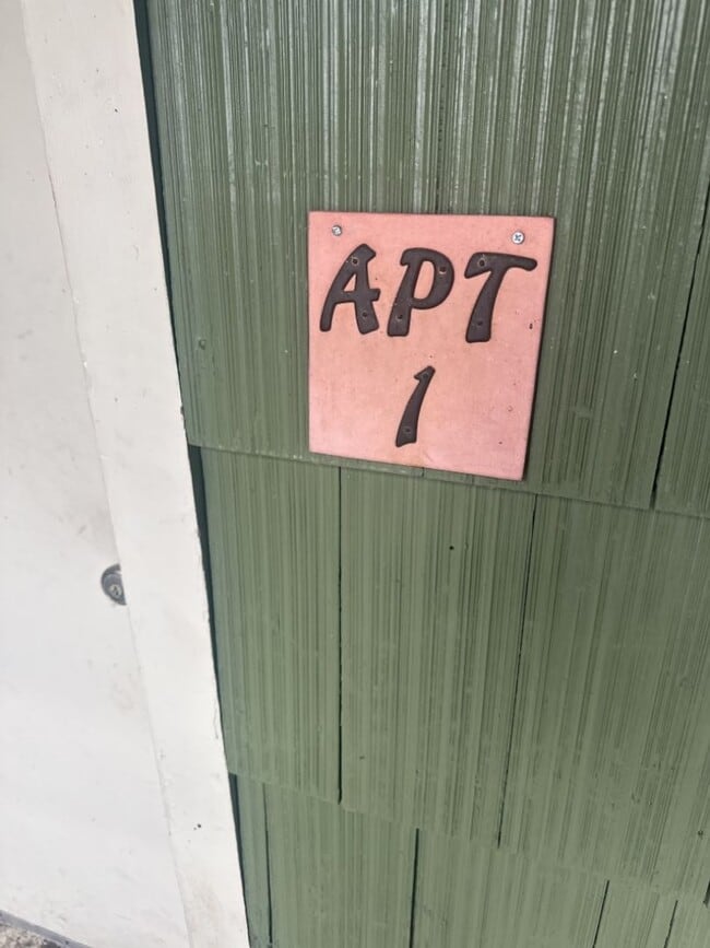 Building Photo - 855 E 10th St