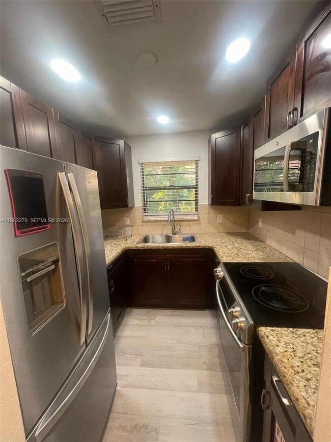 Building Photo - 1736 N 16th Ct