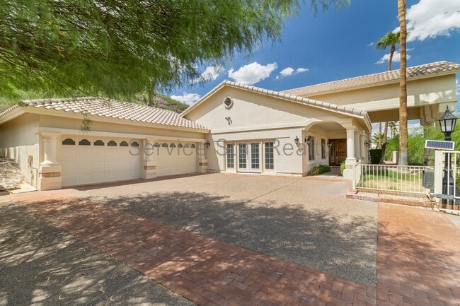 Building Photo - 13840 N Coral Gables Dr