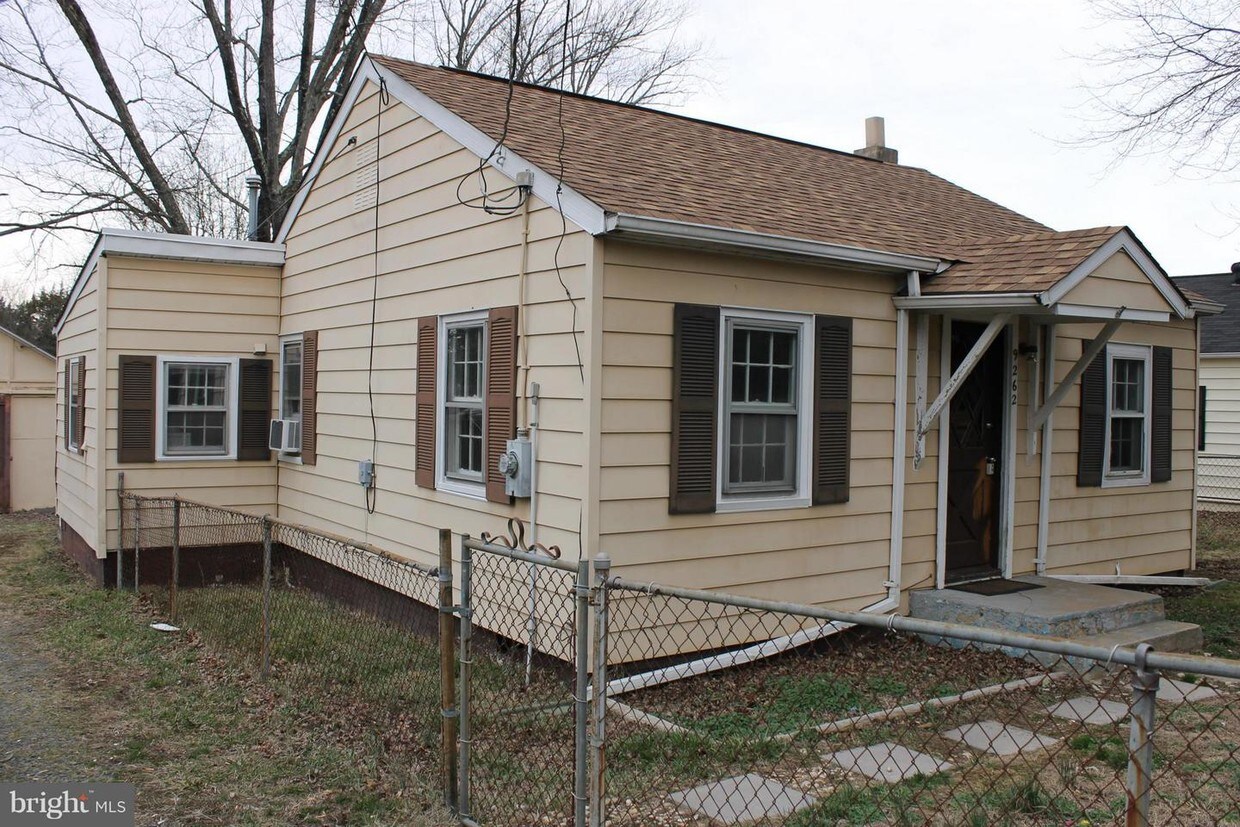 Primary Photo - 9262 Prospect Ave