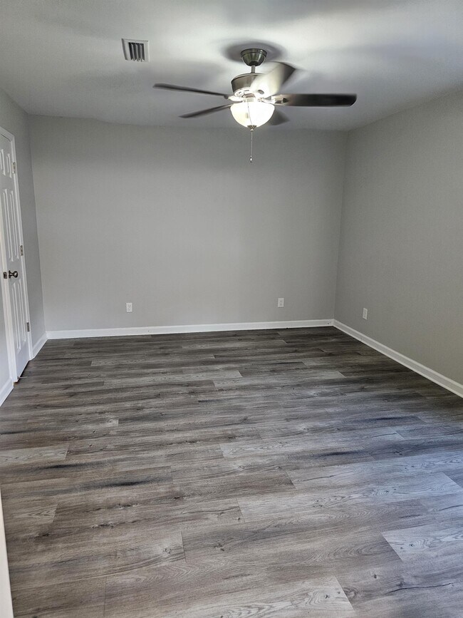 Building Photo - 1304 Clearmont Dr