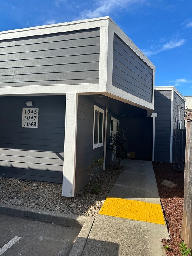 Primary Photo - Come check out this newly renovated 2 bedr...